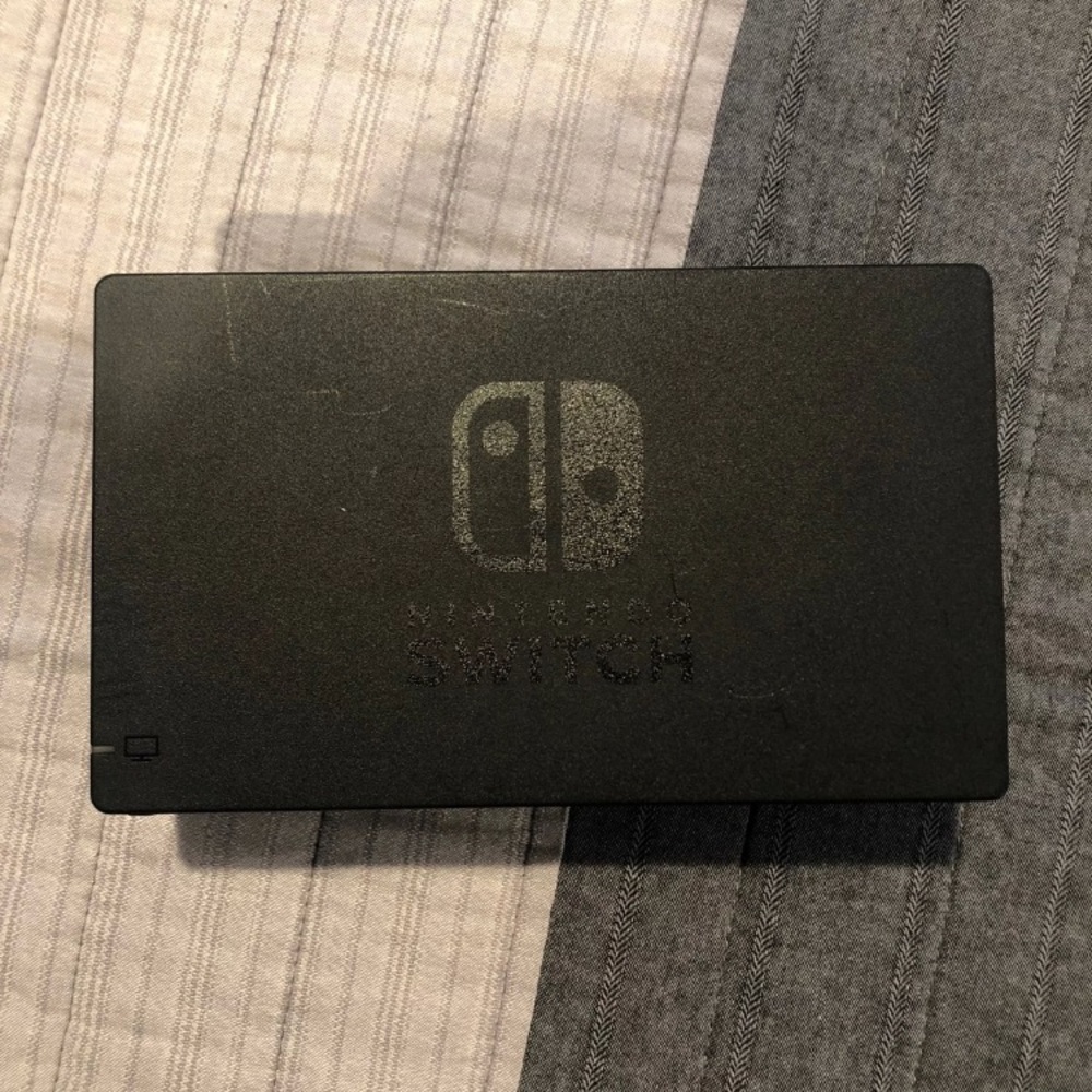 Nintendo Switch - Picture 3 of 5
